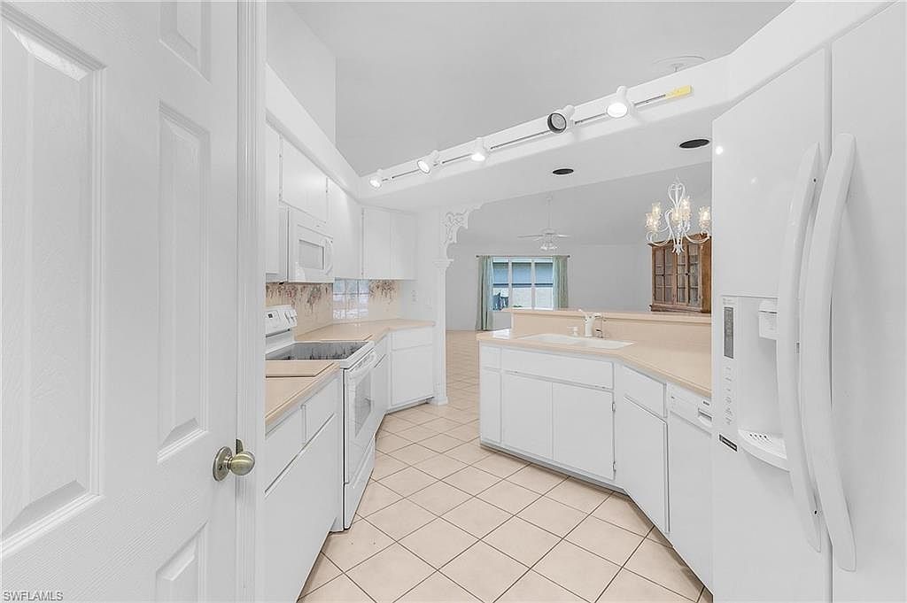 9439 Palm Island Cir North Fort Myers, FL 33903 - Thumbnail 5