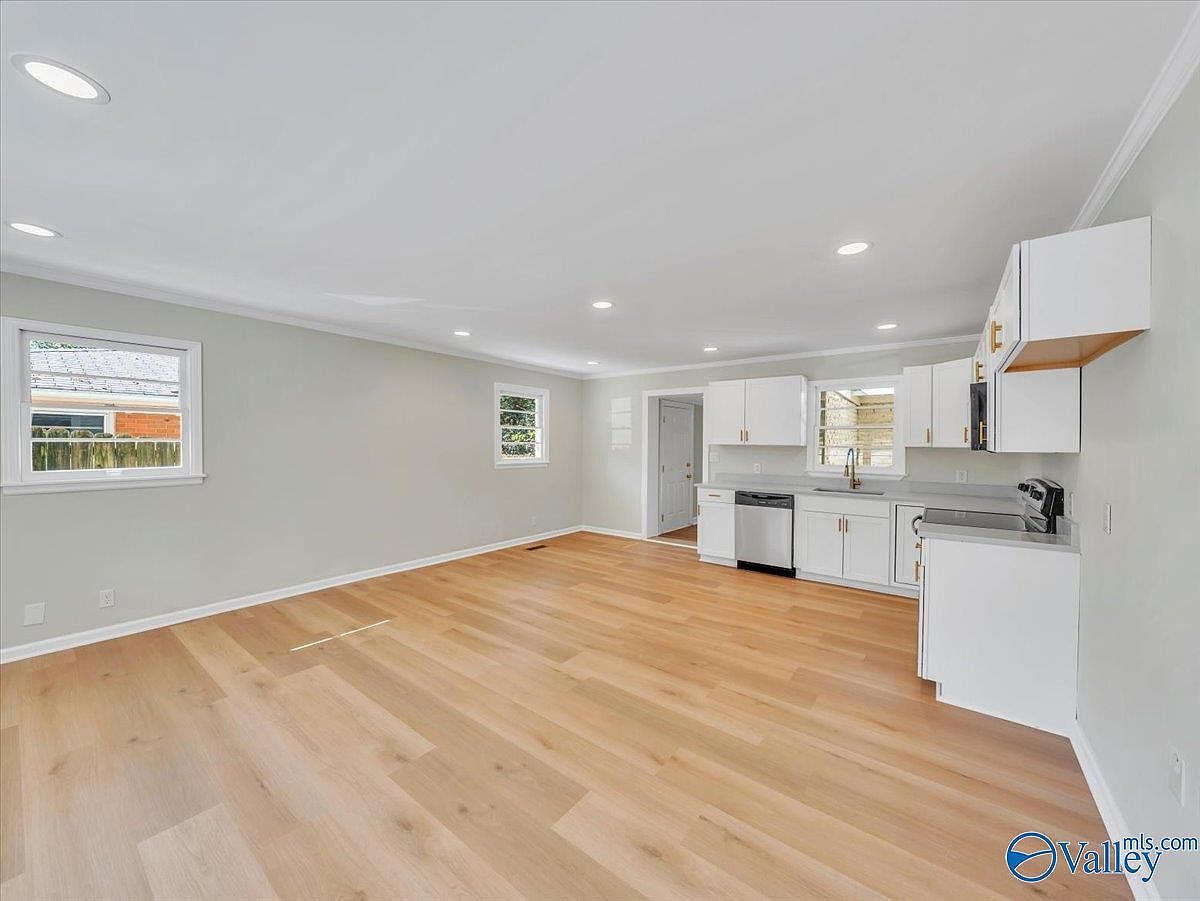 425 S Plymouth Rd NW Huntsville, AL 35811 - Thumbnail 5