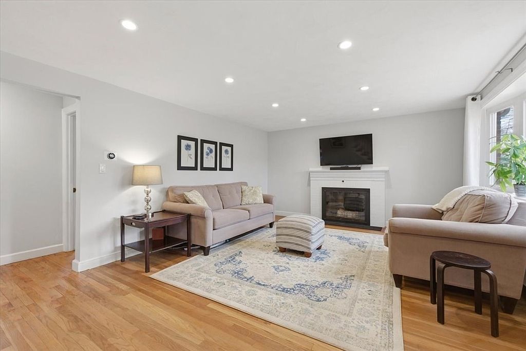 80 Willard St Dedham, MA 02026 - Thumbnail 5