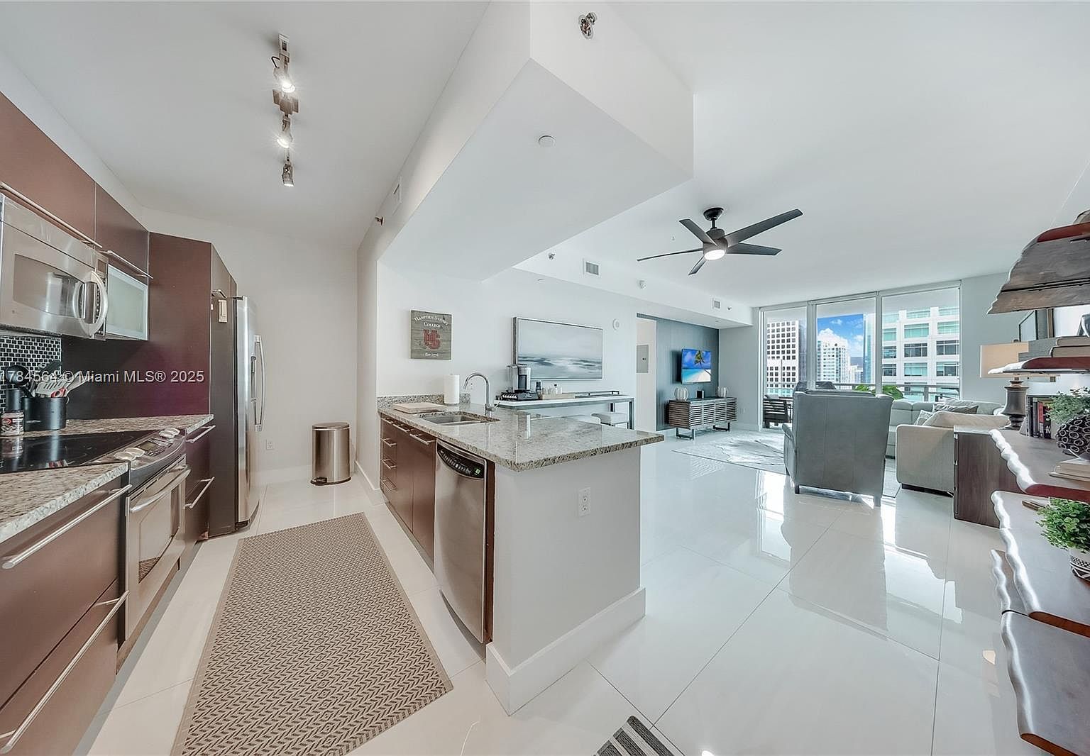 951 Brickell Ave APT 3201 Miami, FL 33131 - Thumbnail 5