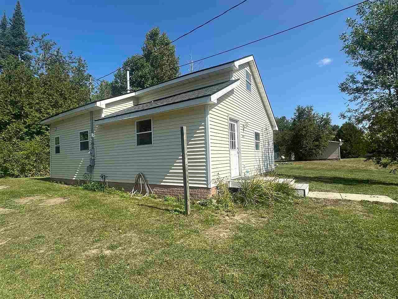 8843 Blumke Rd Alanson, MI 49706 - Thumbnail 5