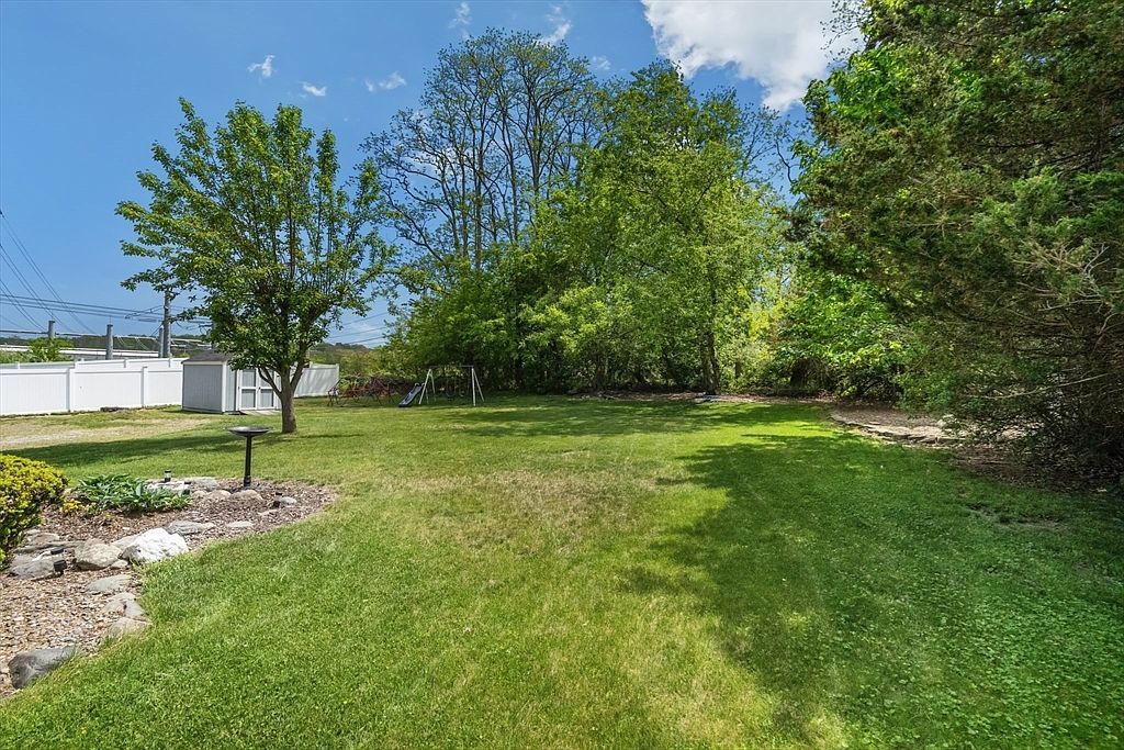 394 Lees River Ave Somerset, MA 02725 - Thumbnail 5