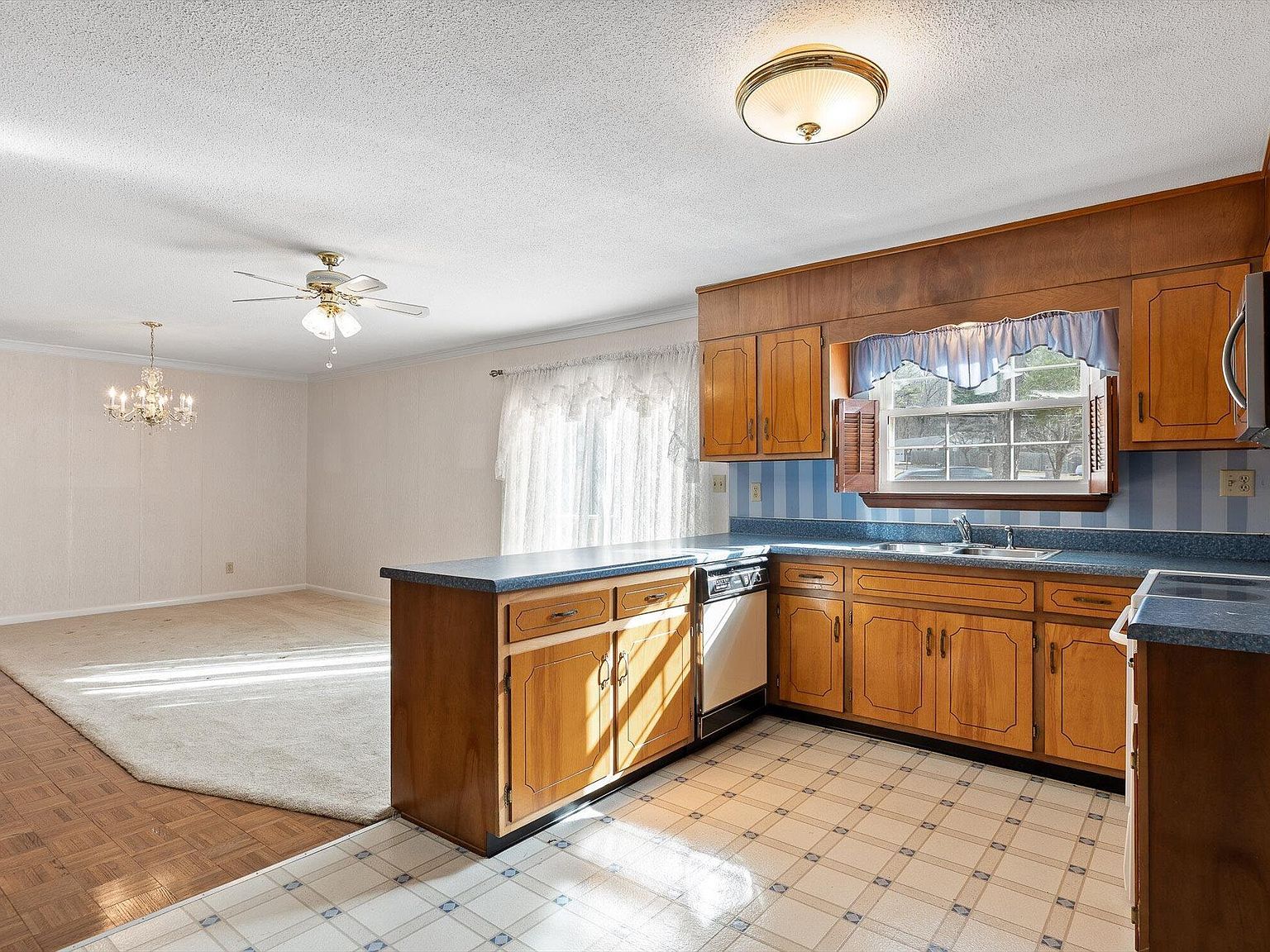 2104 Crown Court Ln Chattanooga, TN 37421 - Thumbnail 5