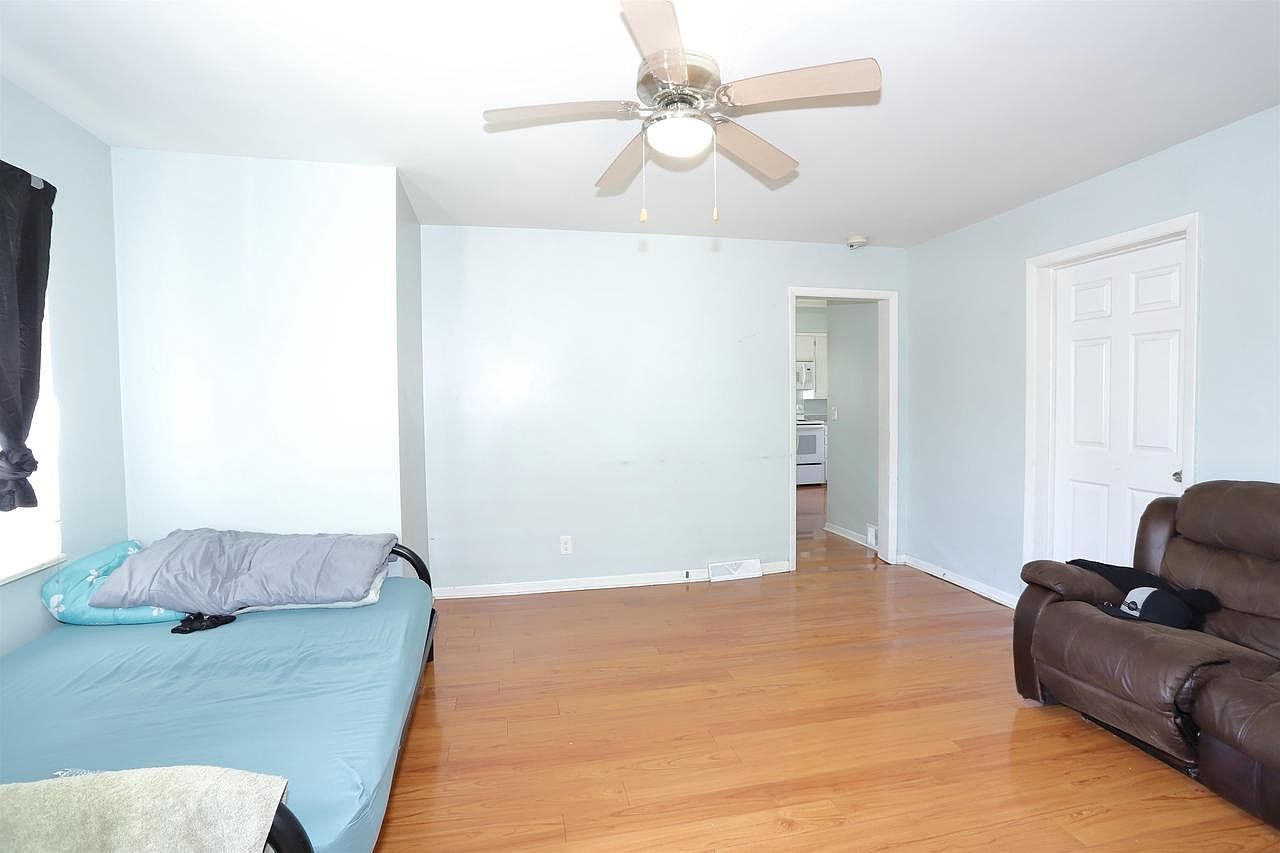 801 Academy St Elroy, WI 53929 - Thumbnail 5