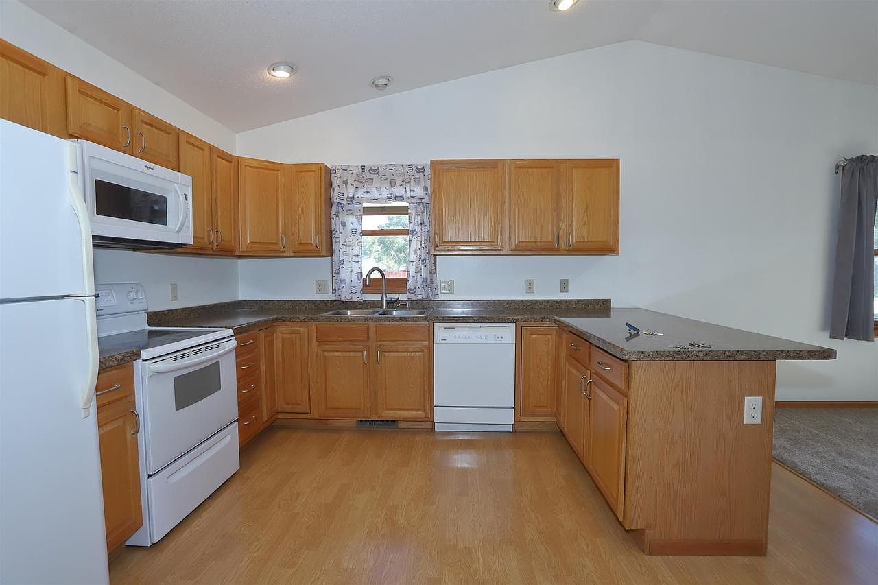 702 W 2nd St Necedah, WI 54646 - Thumbnail 5