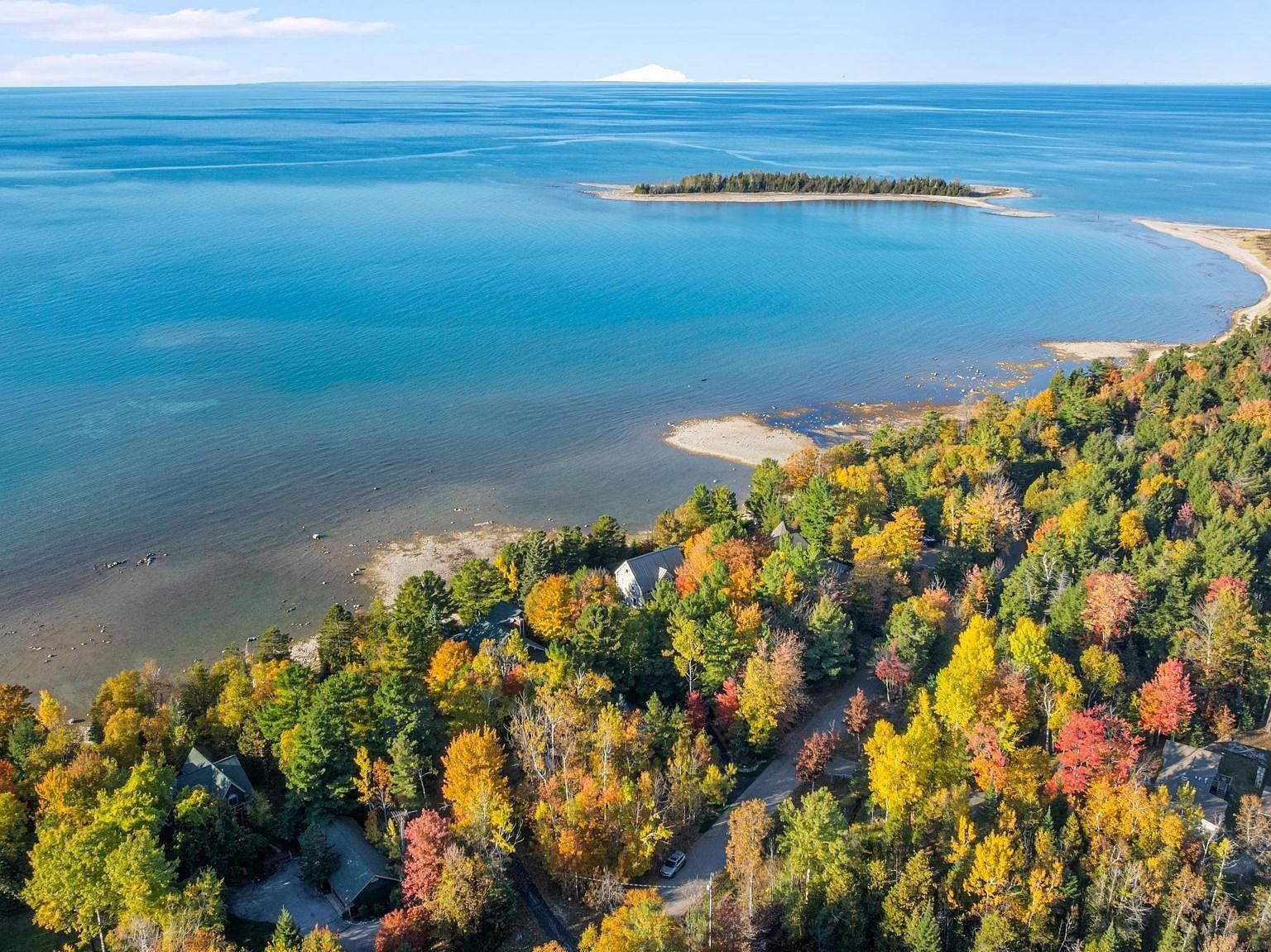 4903 Lake Shore Dr Charlevoix, MI 49720 - Thumbnail 5