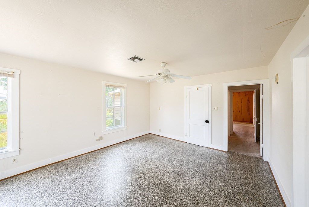 201 E Highway St Fredericksburg, TX 78624 - Thumbnail 5