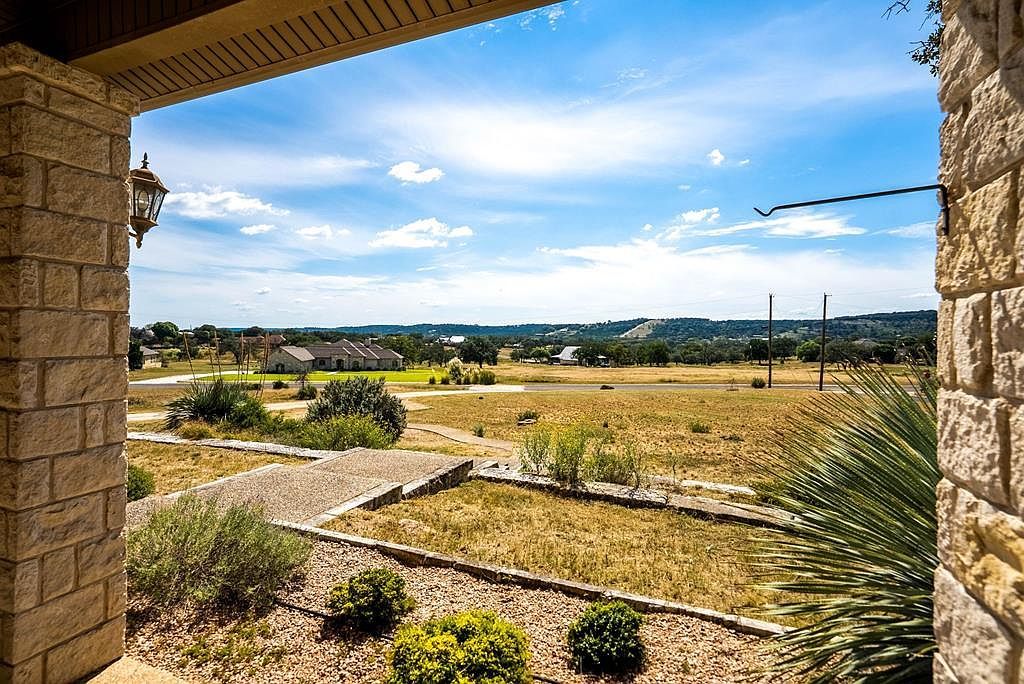 103 Cranbrook Ct Ingram, TX 78025 - Thumbnail 5