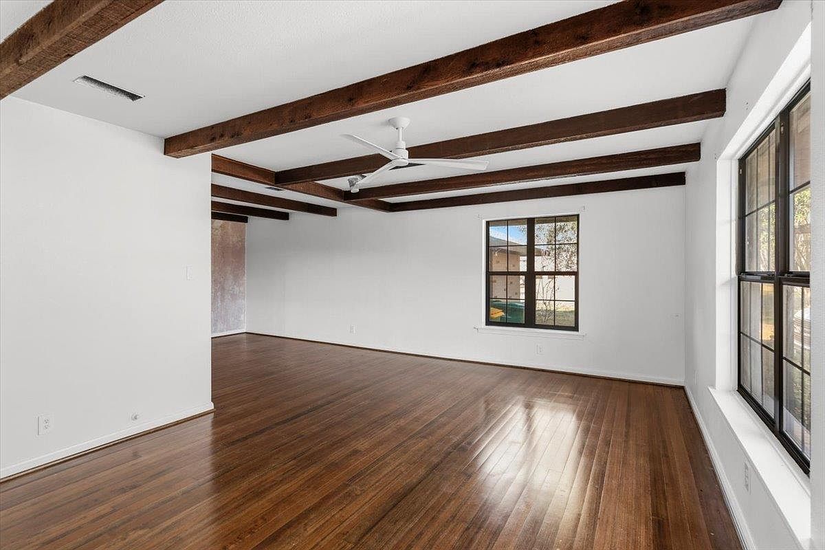 927 E Walnut St La Grange, TX 78945 - Thumbnail 5