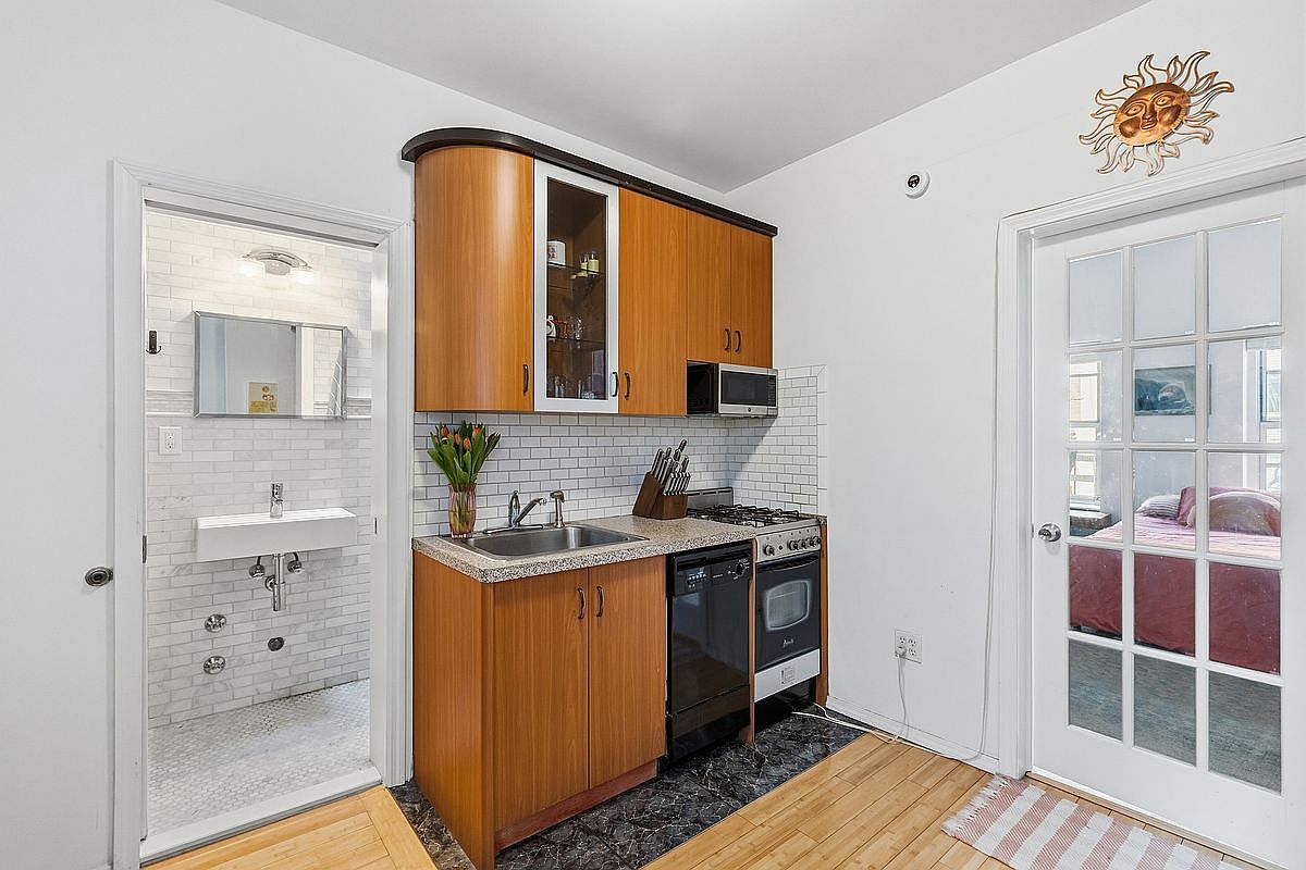 328 E 73rd St APT 5B New York, NY 10021 - Thumbnail 5