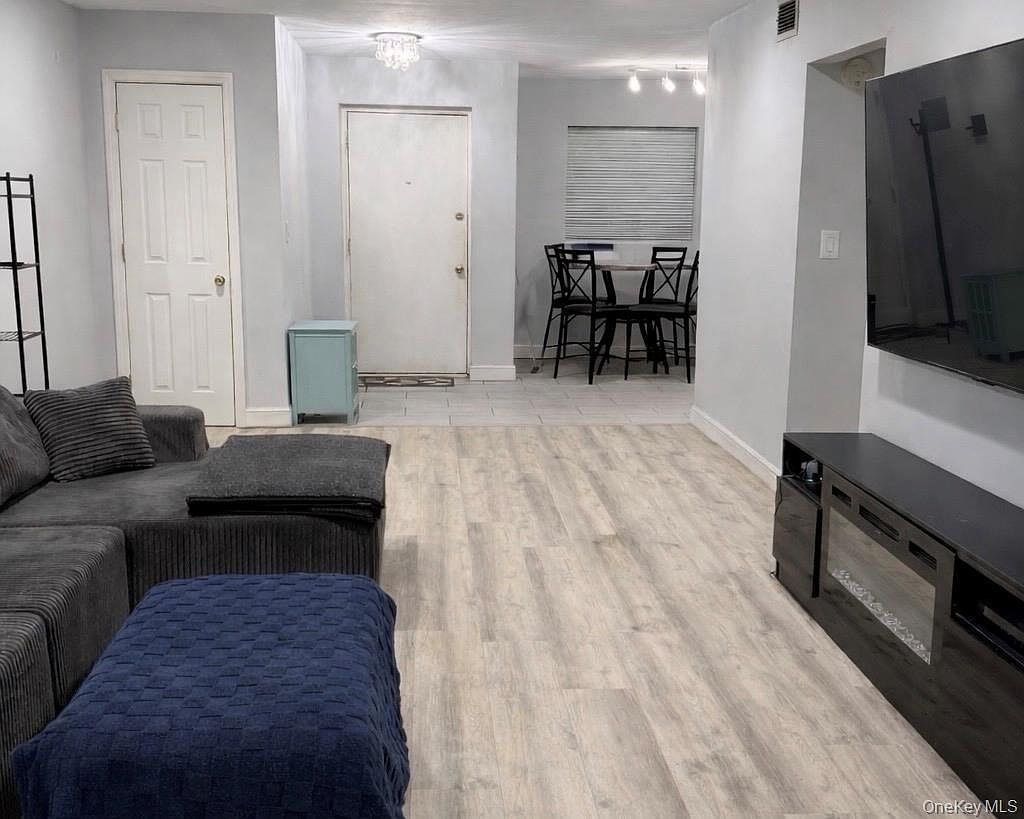 83 Gauguin Ct #83 Middle Island, NY 11953 - Thumbnail 5