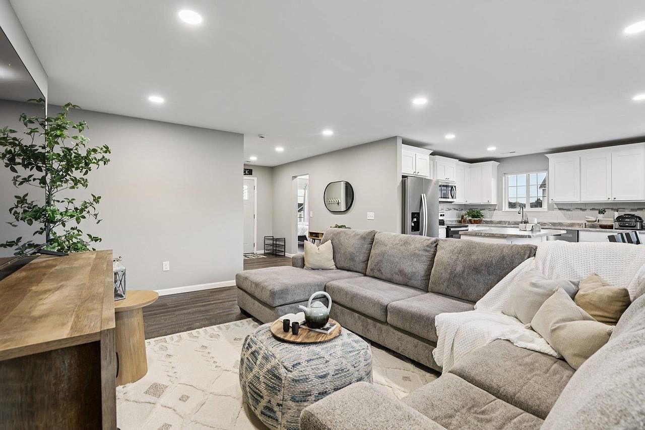 2464 Russell Ct Reedsburg, WI 53959 - Thumbnail 5