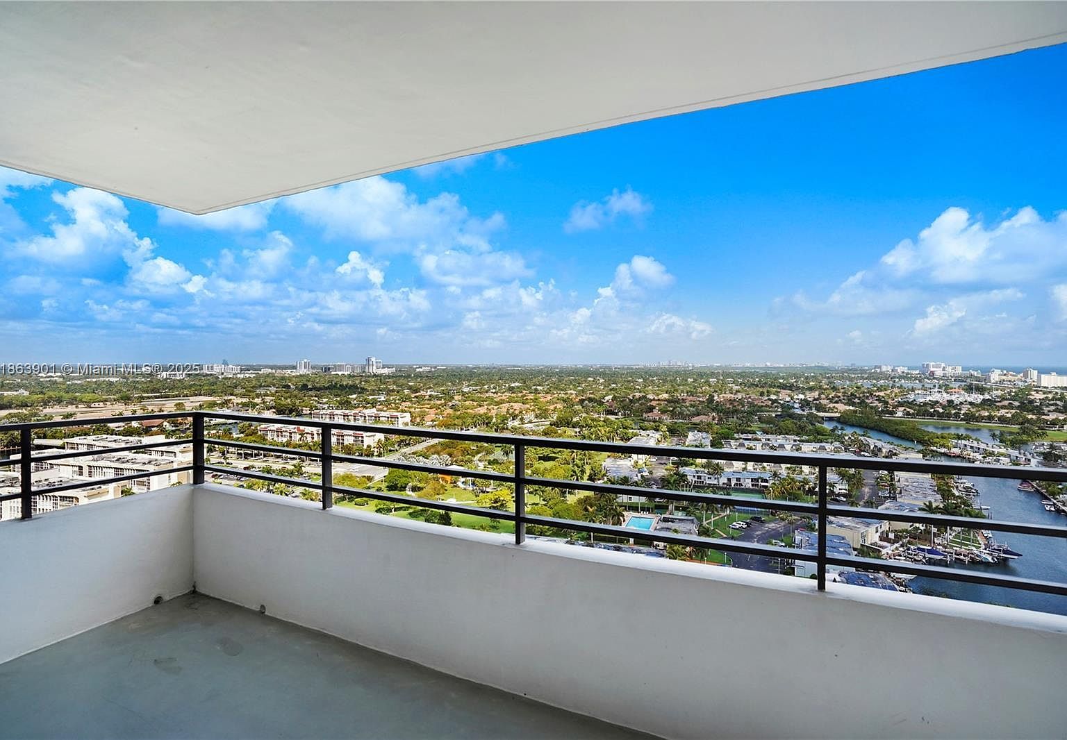 2500 Parkview Dr APT 2408 Hallandale, FL 33009 - Thumbnail 5