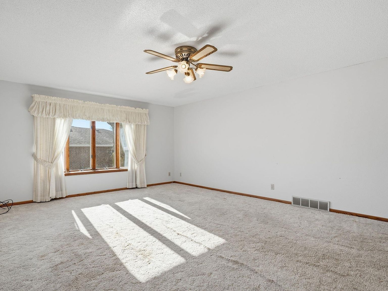 228 N Pleasant Hill Ave New Hampton, IA 50659 - Thumbnail 5