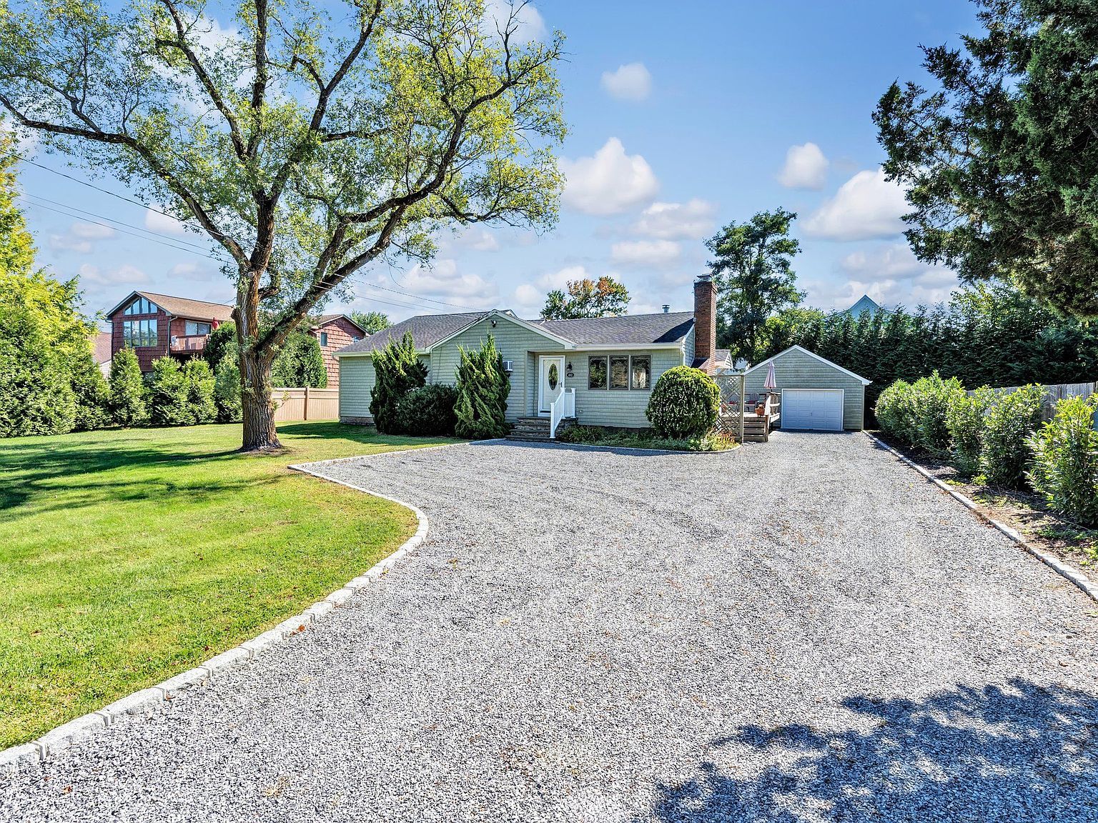 481 Peconic Bay Blvd Riverhead, NY 11901 - Thumbnail 5