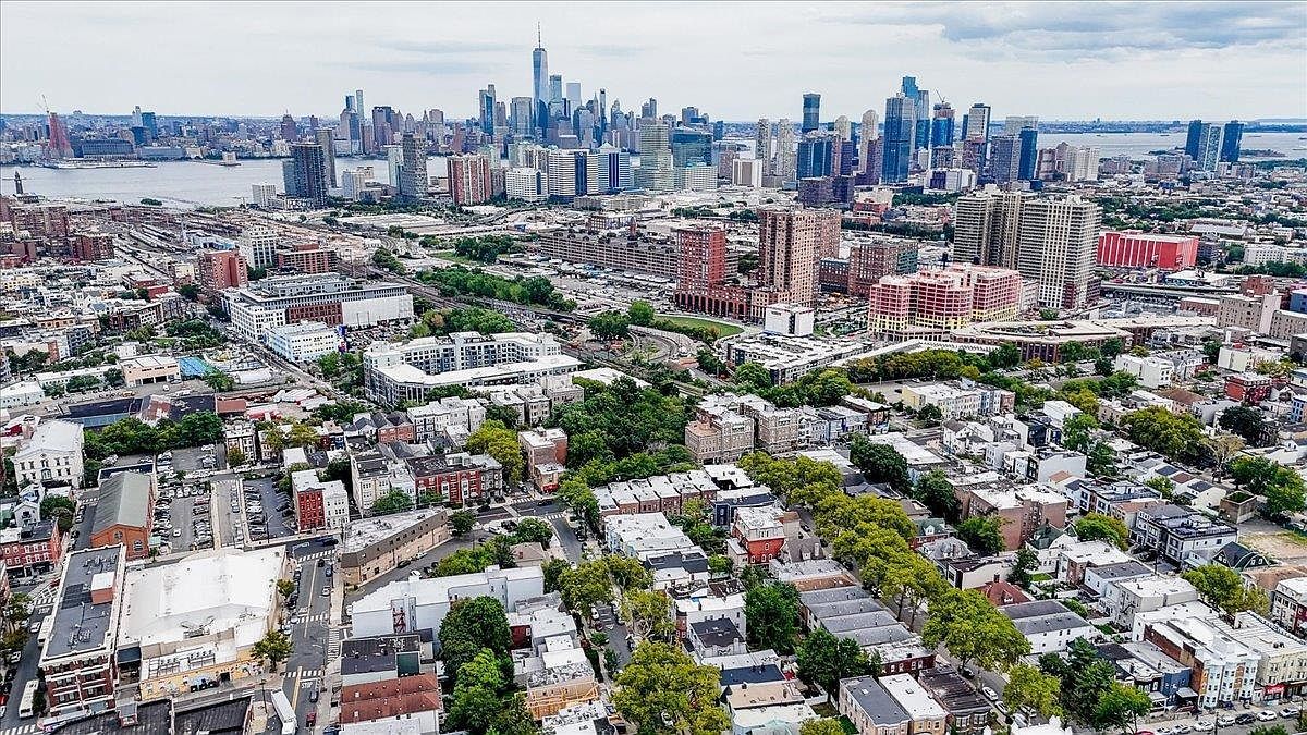 51 Booraem Ave Jersey City, NJ 07307 - Thumbnail 5