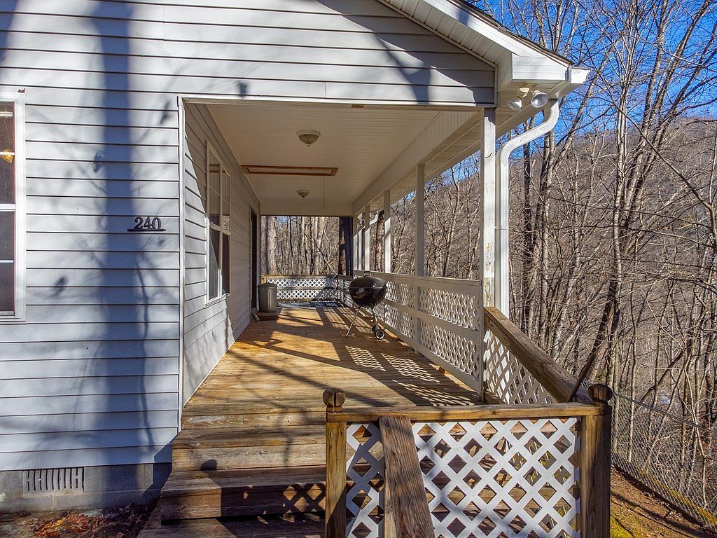 240 Carpenter Rd Bryson City, NC 28713 - Thumbnail 5