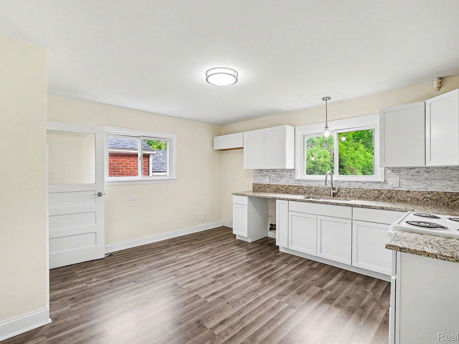 1093 W Maple Ave Burton, MI 48507 - Thumbnail 5