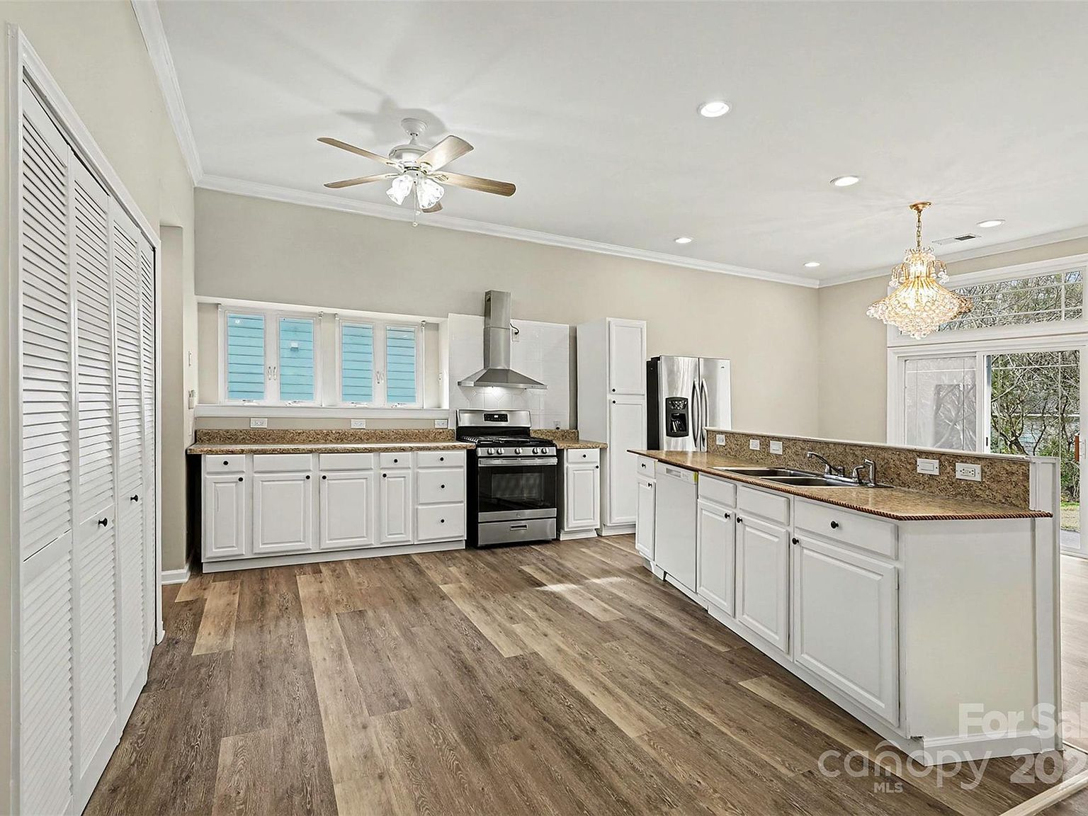 12145 Landing Green Dr Charlotte, NC 28277 - Thumbnail 5