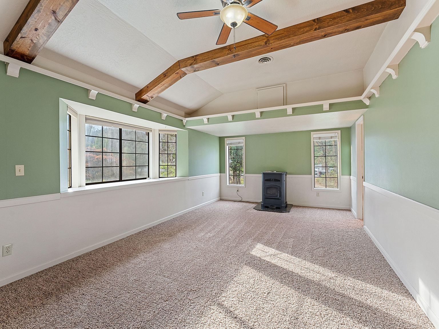 338 Kilborn Dr Grants Pass, OR 97526 - Thumbnail 5