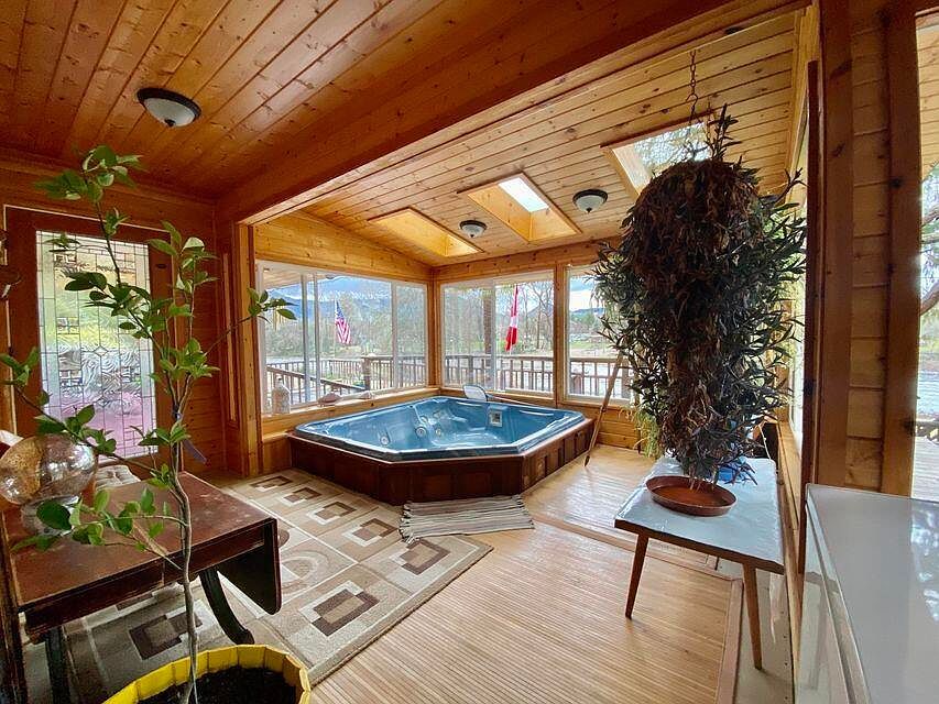 955 SW Rogue River Ave Grants Pass, OR 97526 - Thumbnail 5