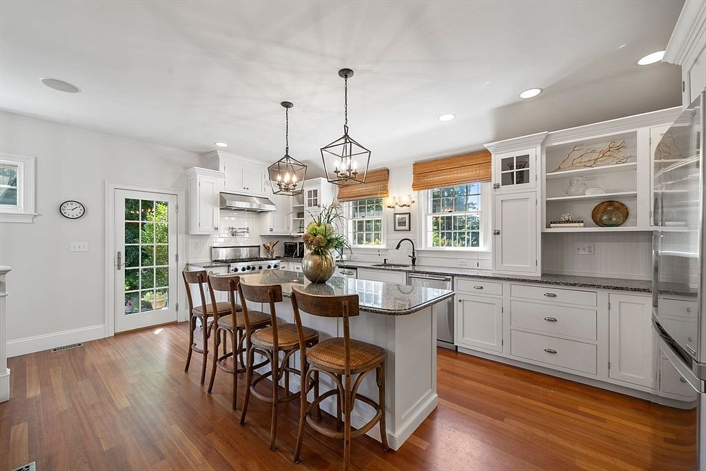 104 Standish St Duxbury, MA 02332 - Thumbnail 5