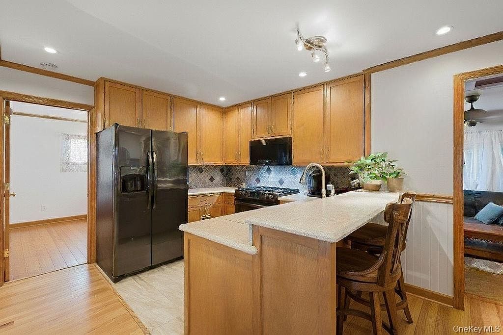 5 Liberty St Hampton Bays, NY 11946 - Thumbnail 5