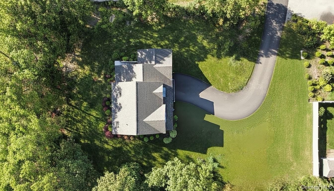 35 Evergreen Ave Port Jefferson Station, NY 11776 - Thumbnail 5