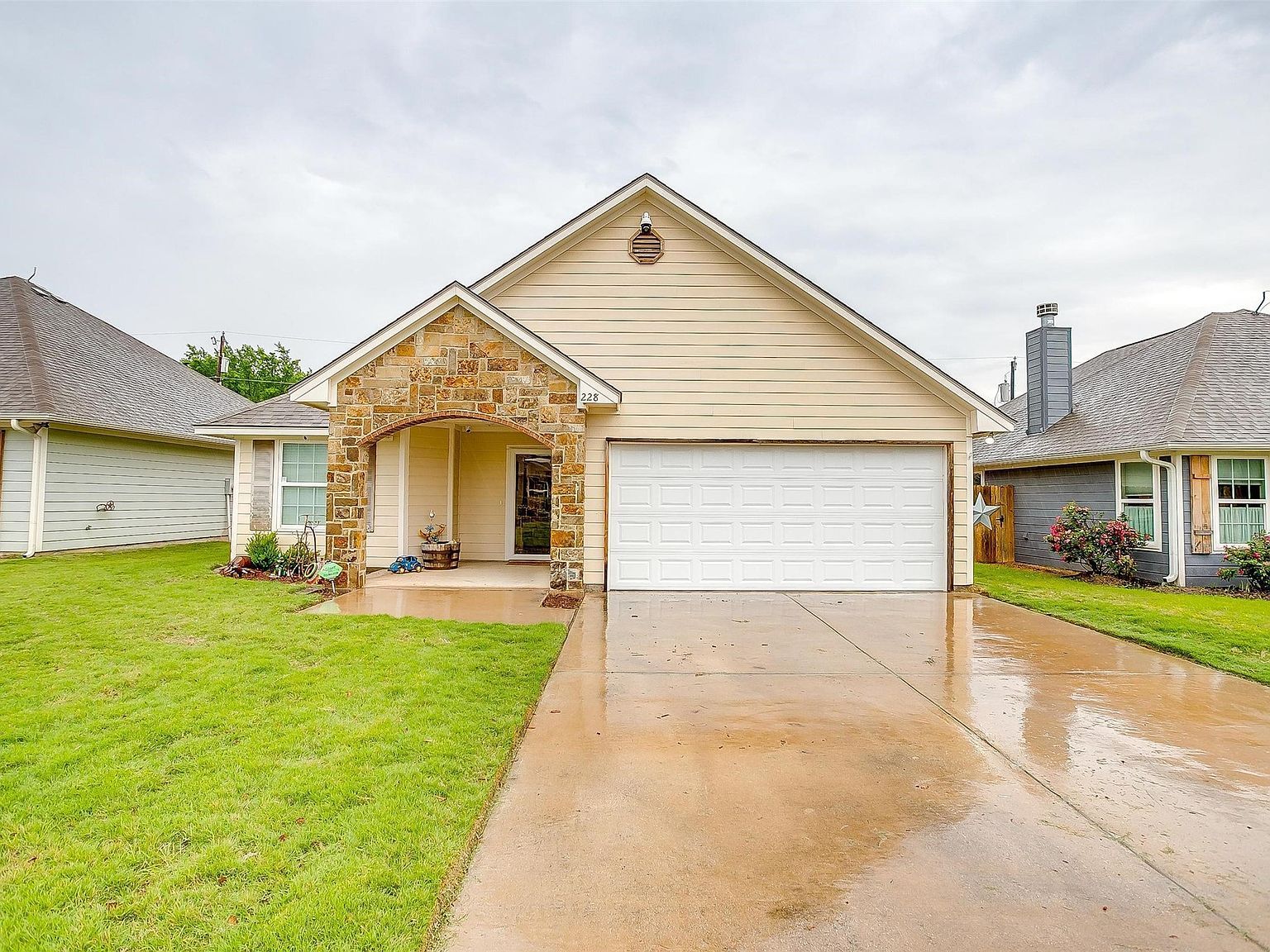 228 Lovers Path Dr Springtown, TX 76082 - Thumbnail 5