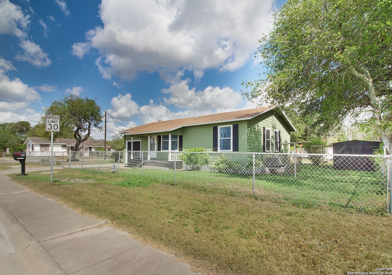 801 E 5th St Sinton, TX 78387 - Thumbnail 5