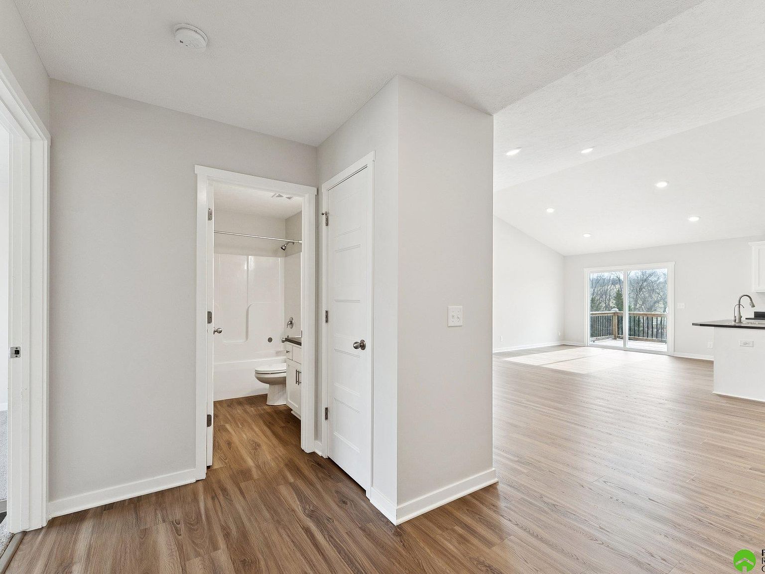 370 Eastwood Dr Louisville, NE 68037 - Thumbnail 5