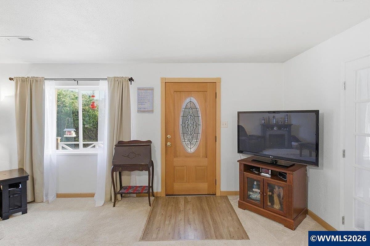 2295 Cedar St Sweet Home, OR 97386 - Thumbnail 5