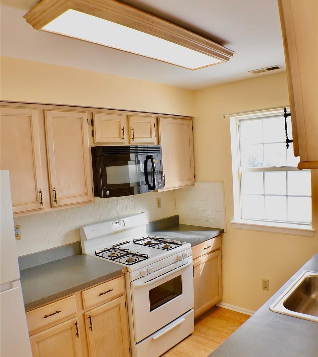 305 Gazebo Ct New Windsor, NY 12553 - Thumbnail 5