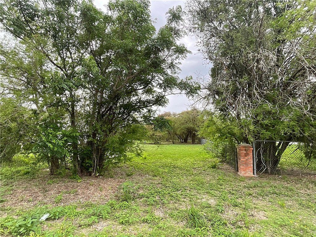 417 Avenue B Sinton, TX 78387 - Thumbnail 5