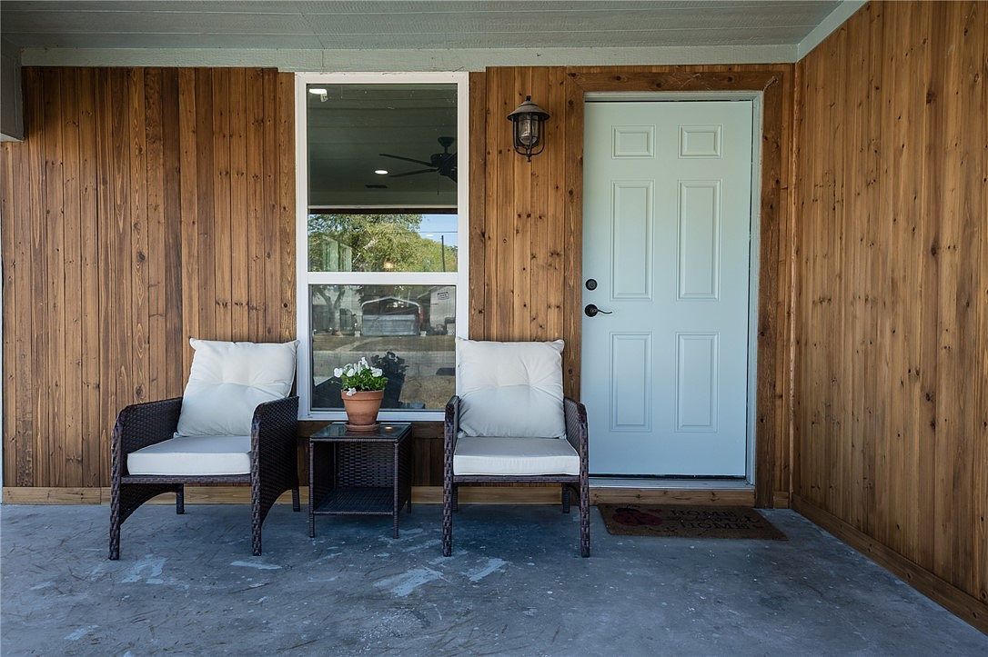 221 S McCall St Sinton, TX 78387 - Thumbnail 5