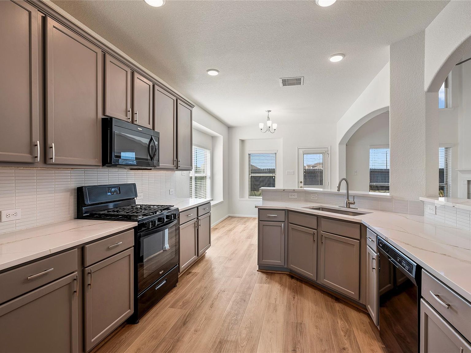 406 Forest Village Cir La Marque, TX 77568 - Thumbnail 5