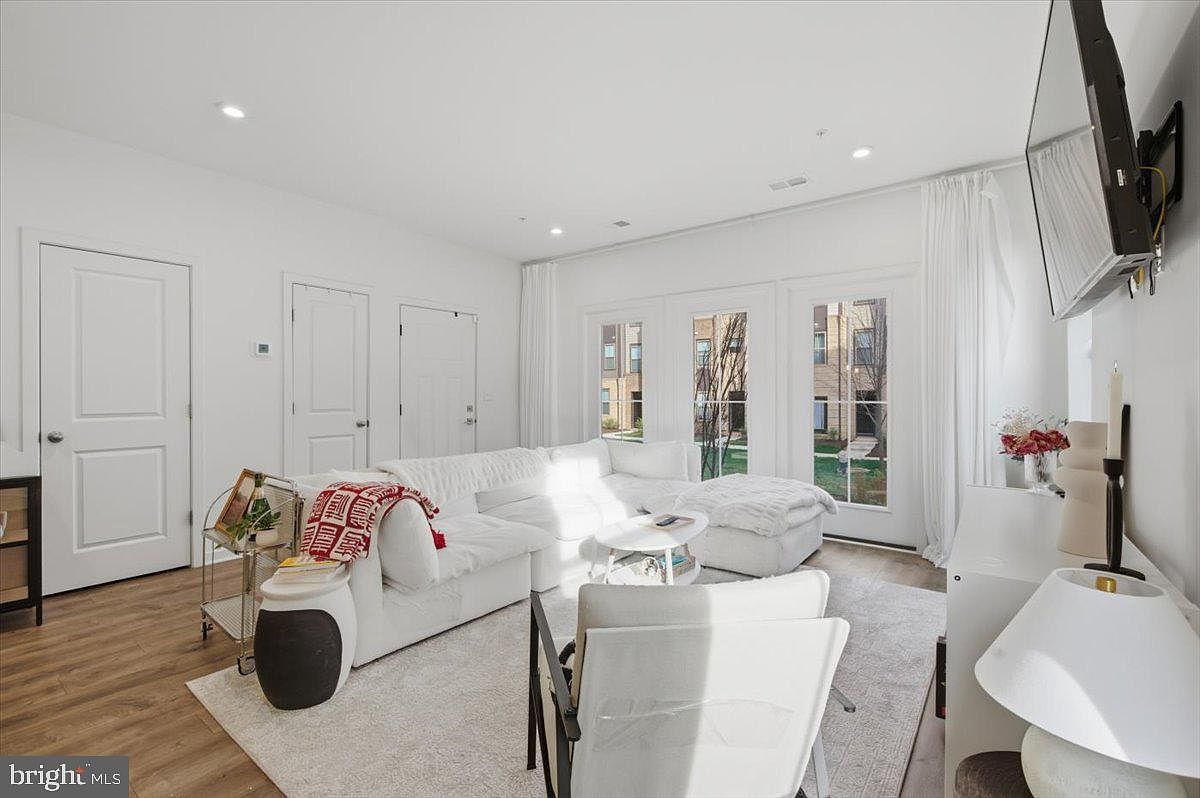 46037 Woodpecker Sq Sterling, VA 20165 - Thumbnail 5