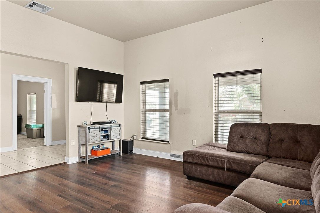 607 S Main St Lampasas, TX 76550 - Thumbnail 5