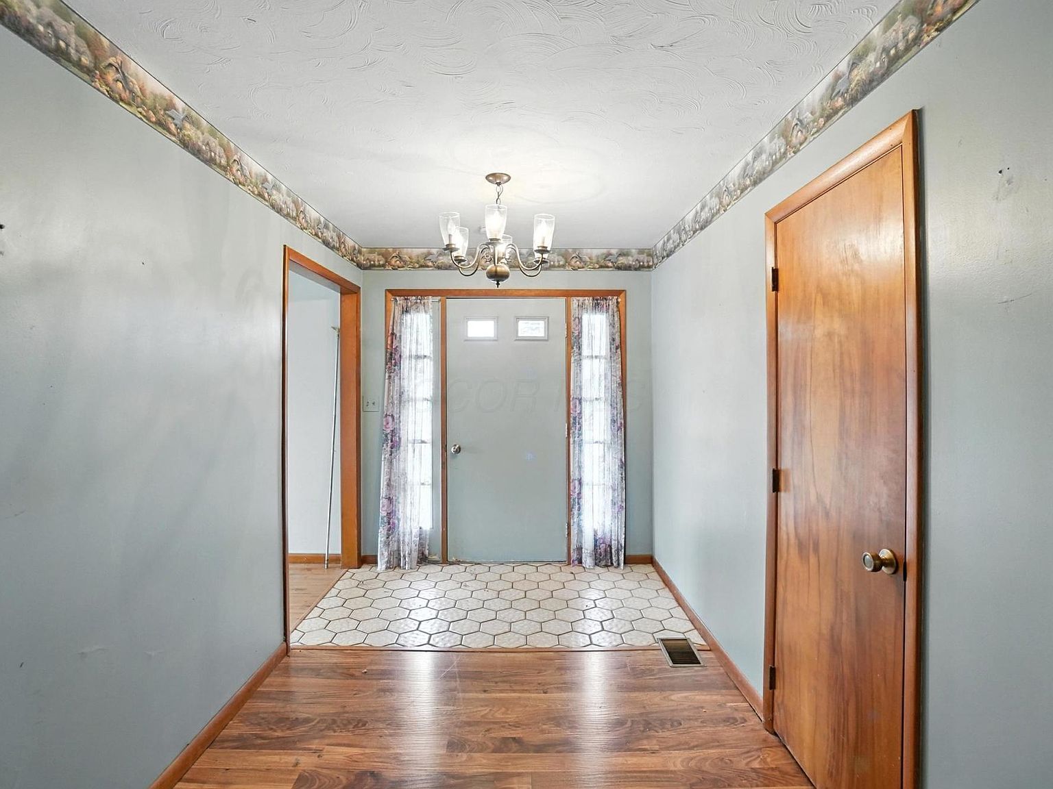 24 W High St Jeffersonville, OH 43128 - Thumbnail 5