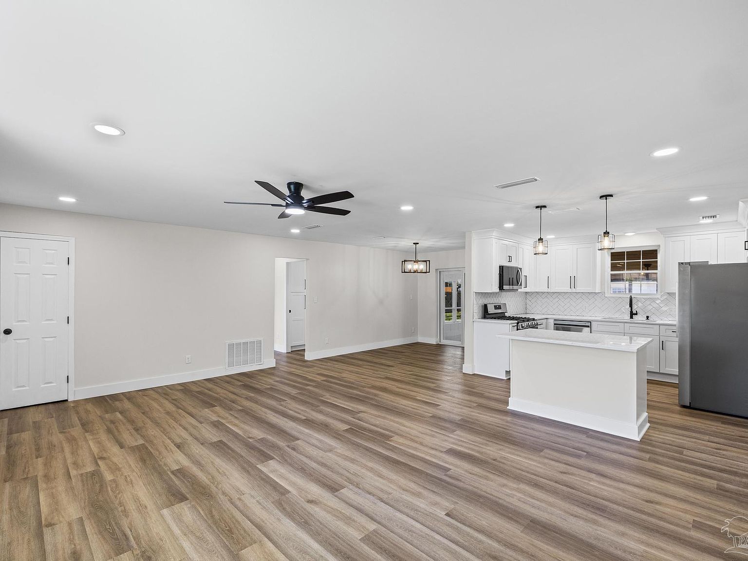 3200 E Avery St Pensacola, FL 32503 - Thumbnail 5