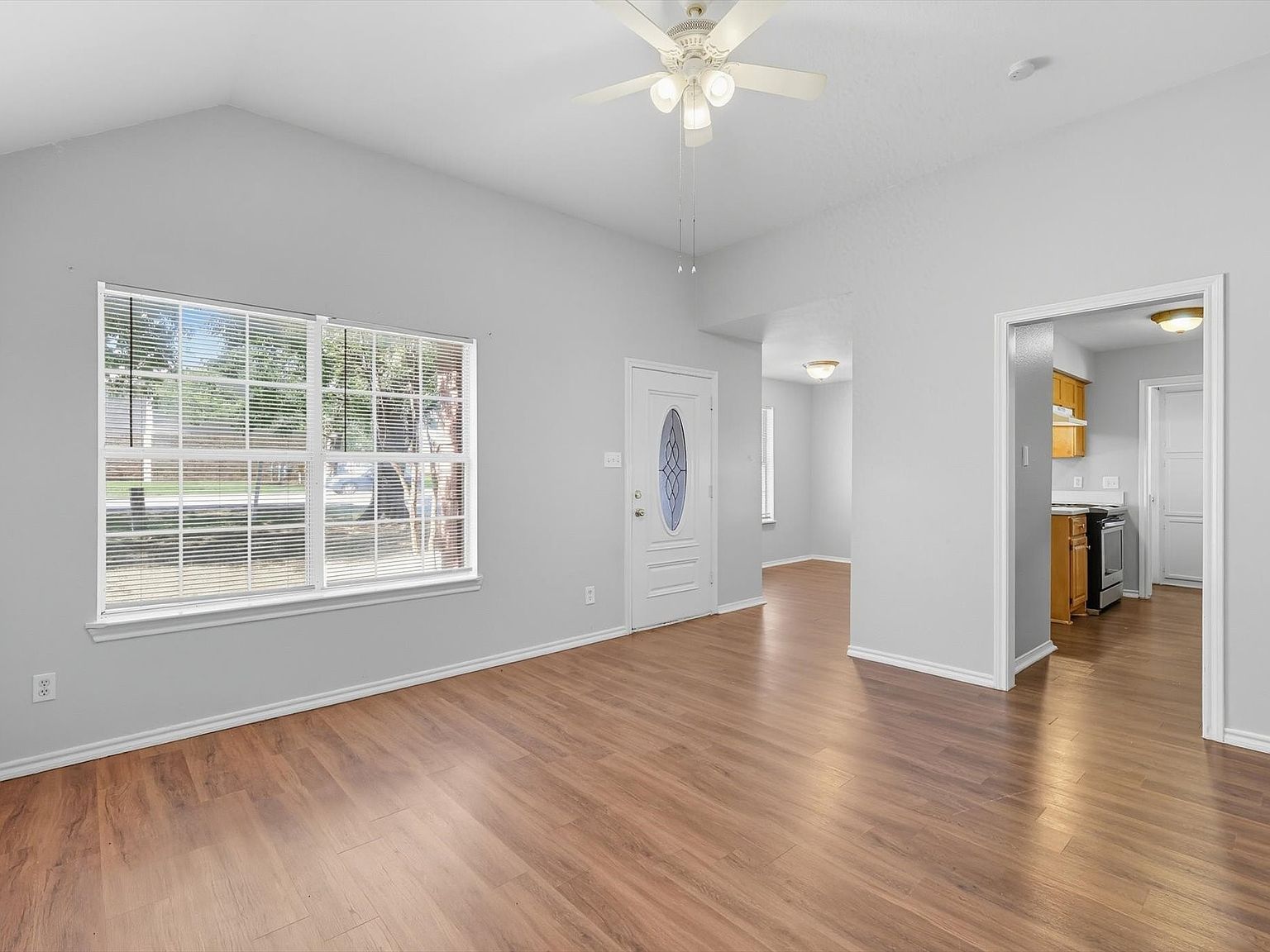 518 Leuty St Justin, TX 76247 - Thumbnail 5