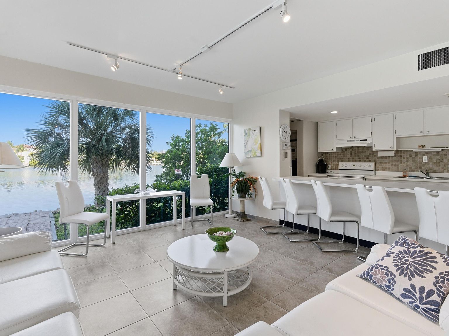 3581 S Ocean Blvd APT 4E South Palm Beach, FL 33480 - Thumbnail 5