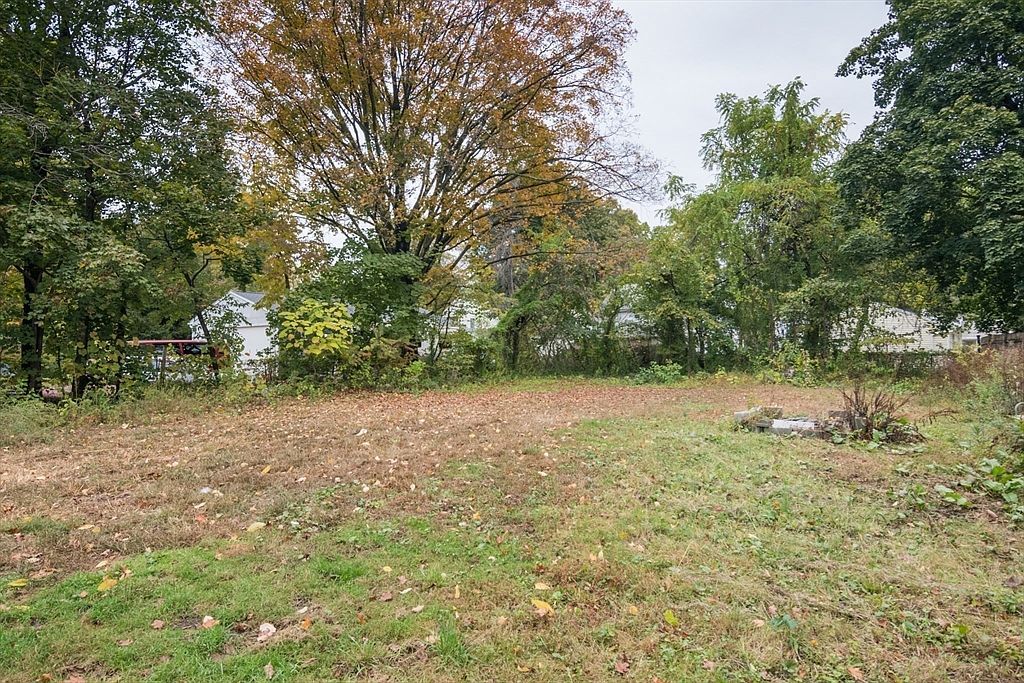 49 Pochassic St Westfield, MA 01085 - Thumbnail 5