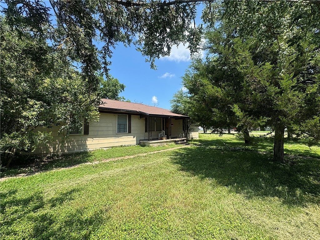 300 S Elm Ave Cameron, TX 76520 - Thumbnail 5