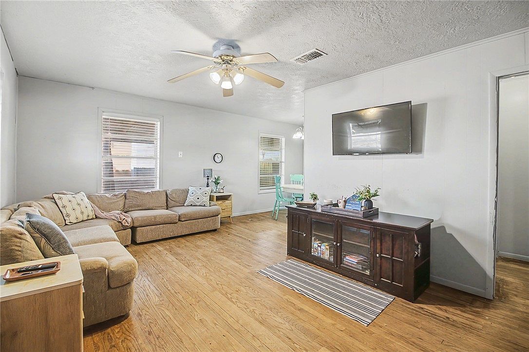 2905 S College Ave Bryan, TX 77801 - Thumbnail 5