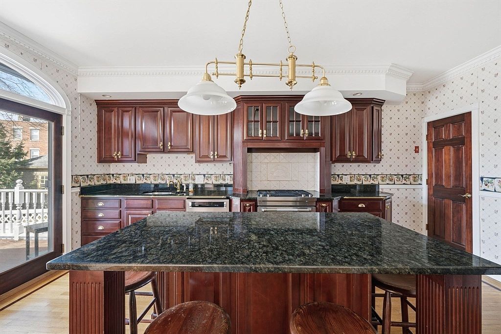 11 Hampshire St Everett, MA 02149 - Thumbnail 5