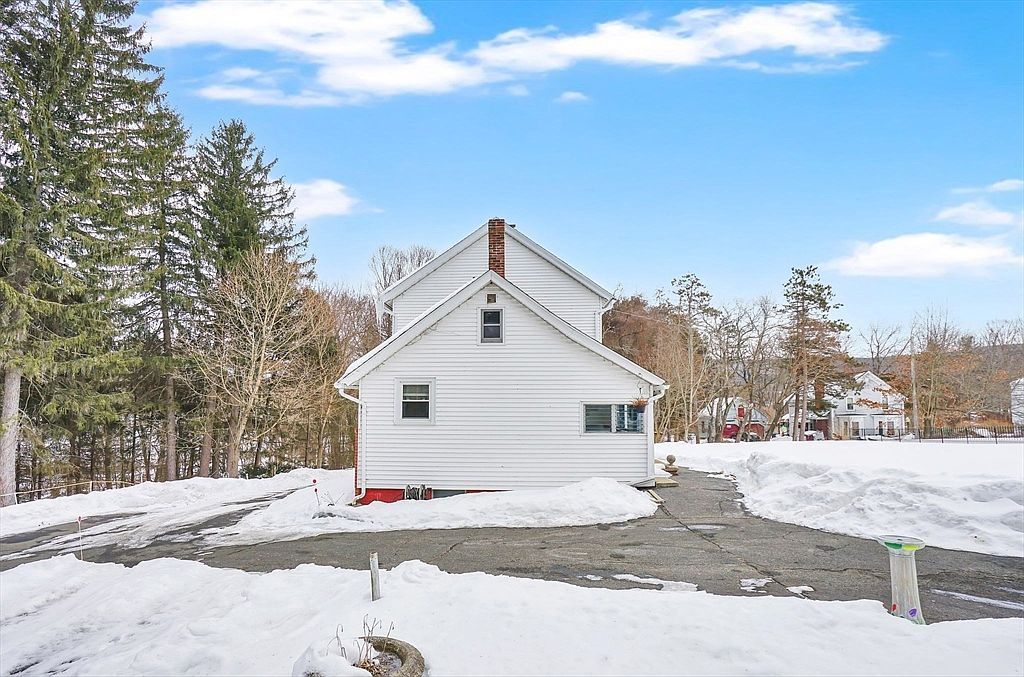 24 Clinton St Ware, MA 01082 - Thumbnail 5