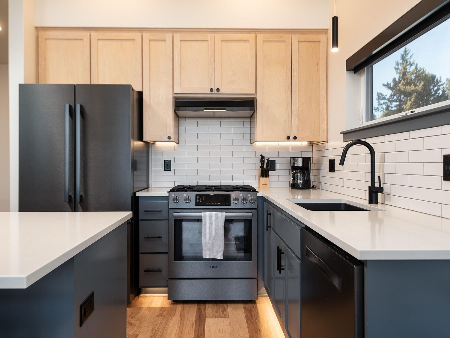 919 NW Roanoke Ave Bend, OR 97703 - Thumbnail 5