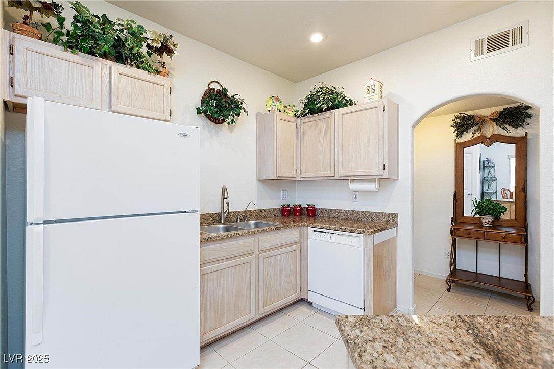 6480 Annie Oakley Dr UNIT 511 Las Vegas, NV 89120 - Thumbnail 5