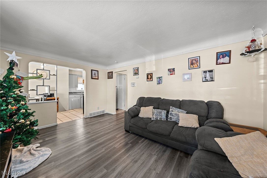 3817 Woodbridge Ave Cleveland, OH 44109 - Thumbnail 5